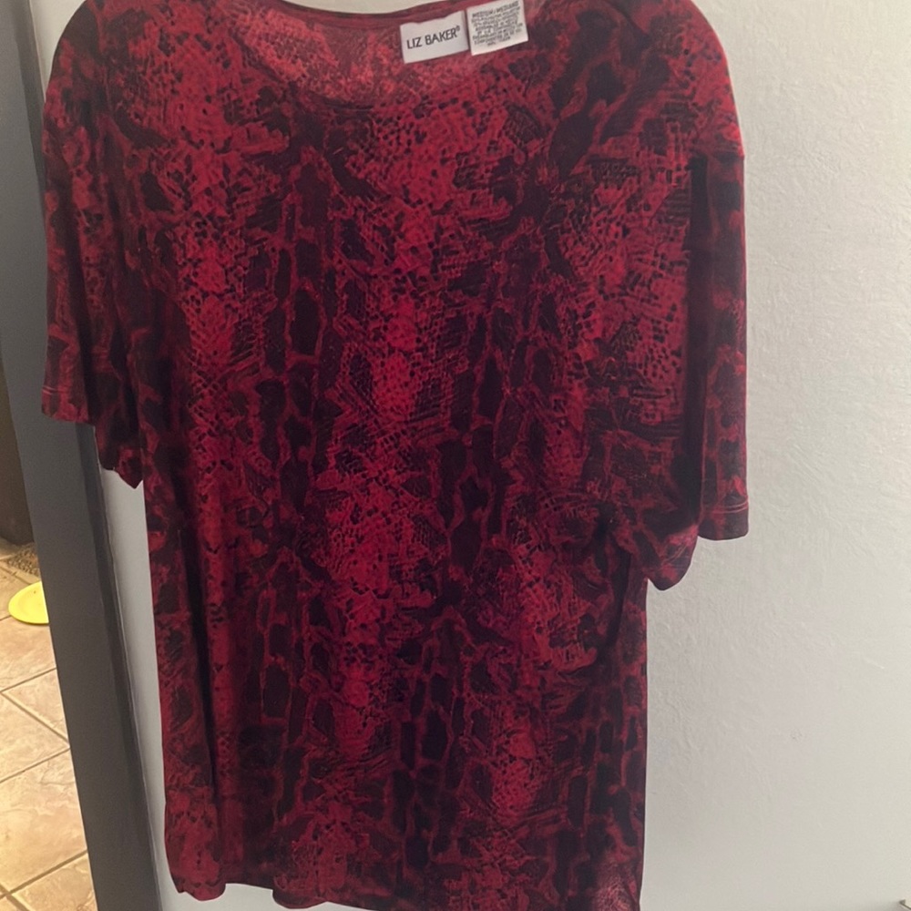 FINAL MARKDOWN Liz Baker Red and Black Boxy Short Sleeve stretchy T-Shirt medium